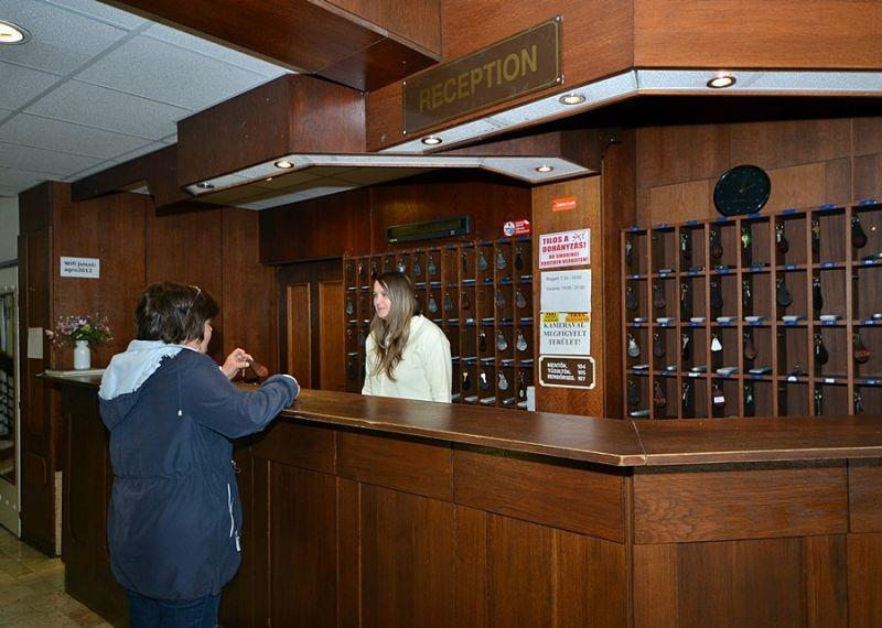 Hotel Agro Balatonfured Bagian luar foto