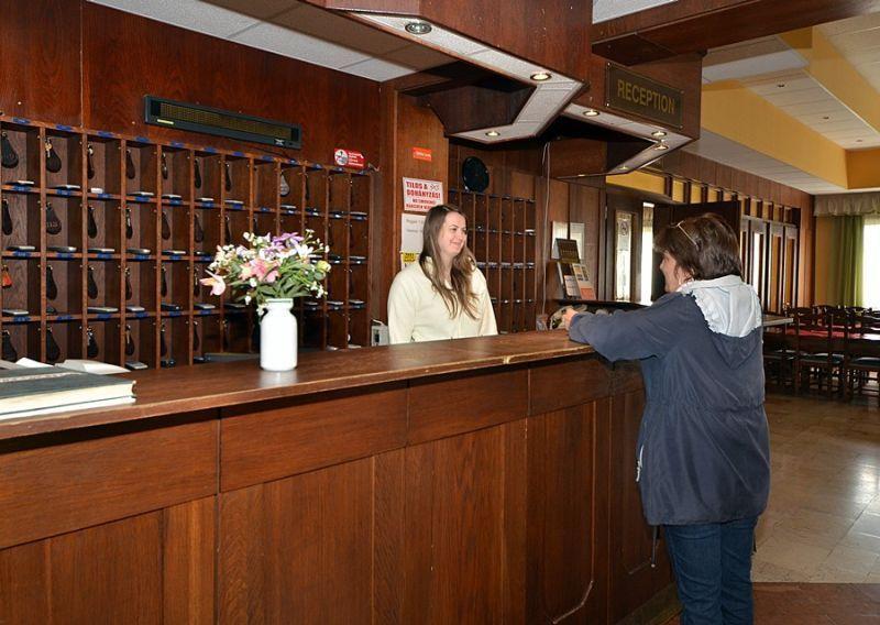 Hotel Agro Balatonfured Bagian luar foto