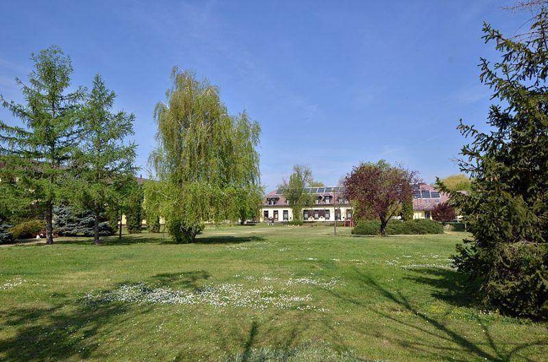 Hotel Agro Balatonfured Bagian luar foto