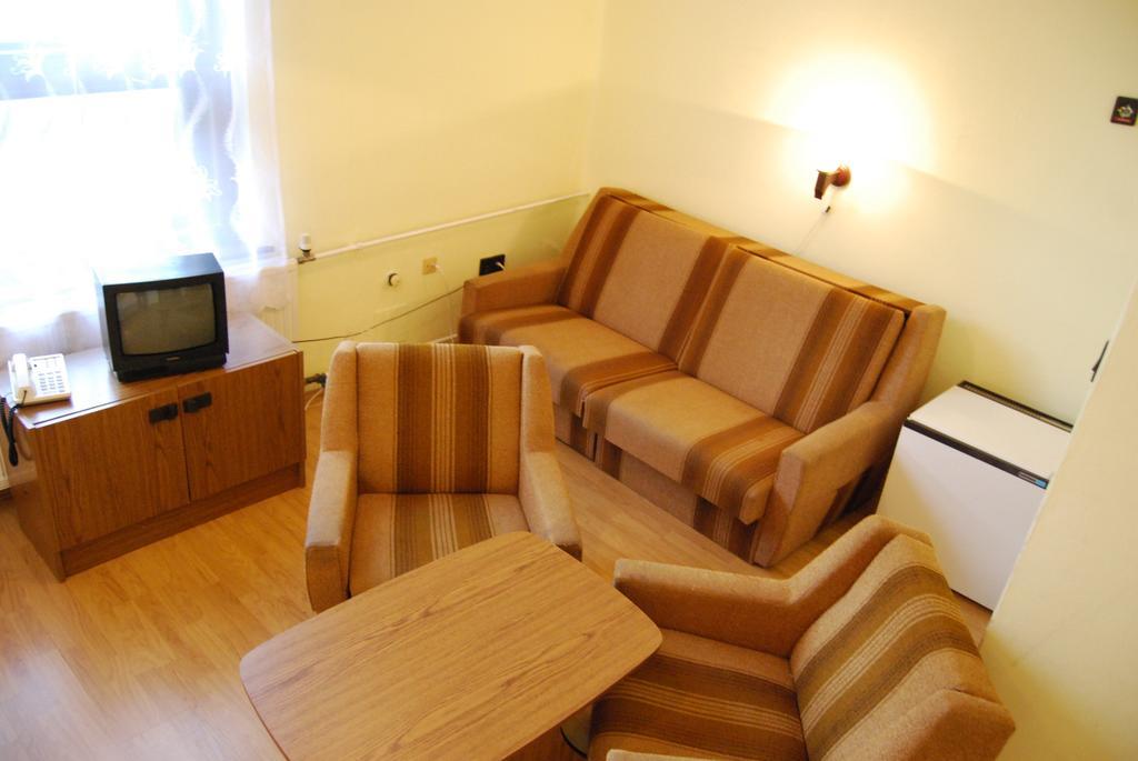 Hotel Agro Balatonfured Bagian luar foto