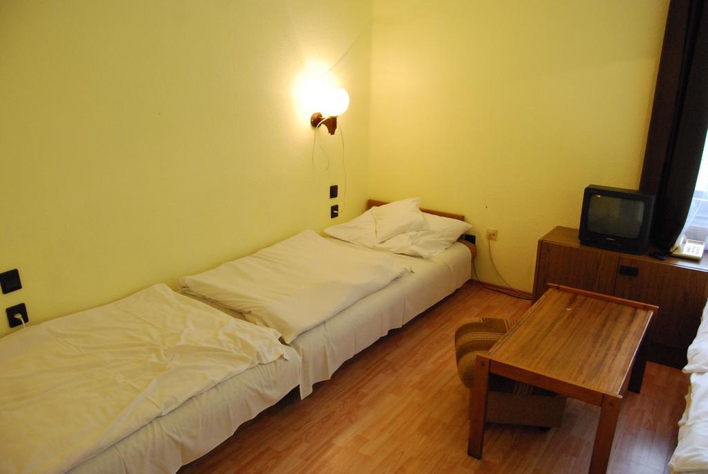 Hotel Agro Balatonfured Ruang foto